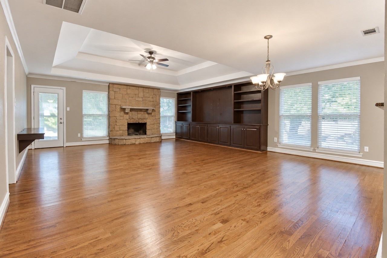 4916 Canberra Ln - Photo 2 of 19