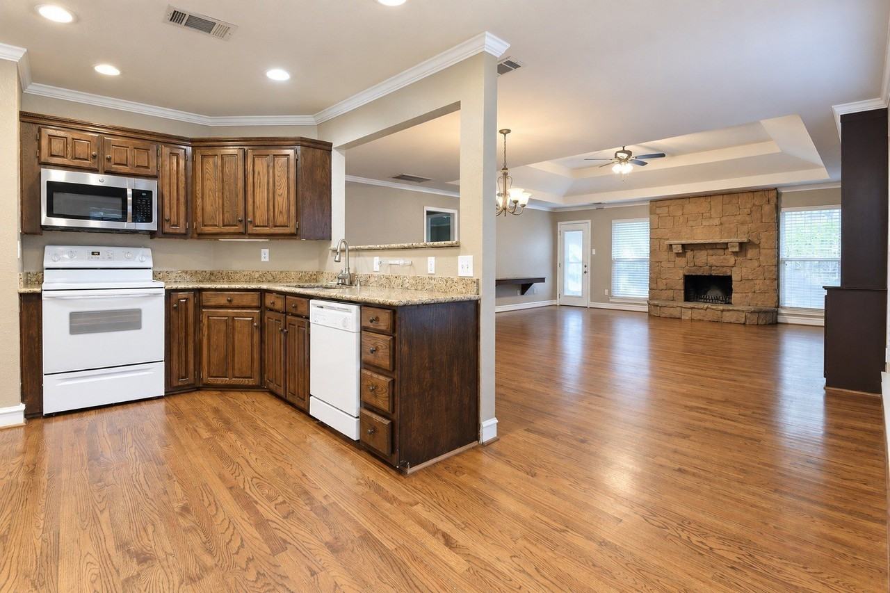 4916 Canberra Ln - Photo 4 of 19