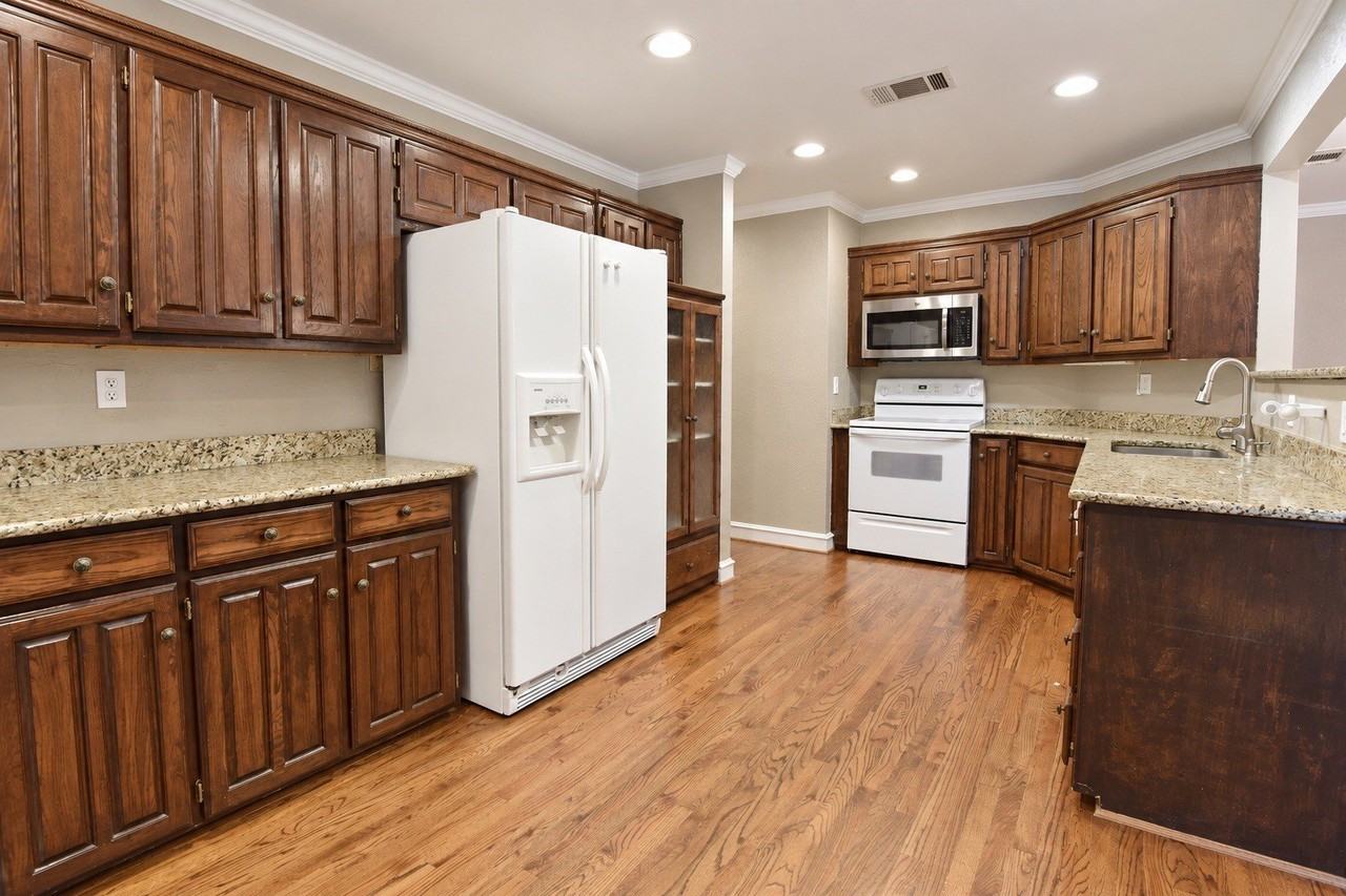 4916 Canberra Ln - Photo 5 of 19