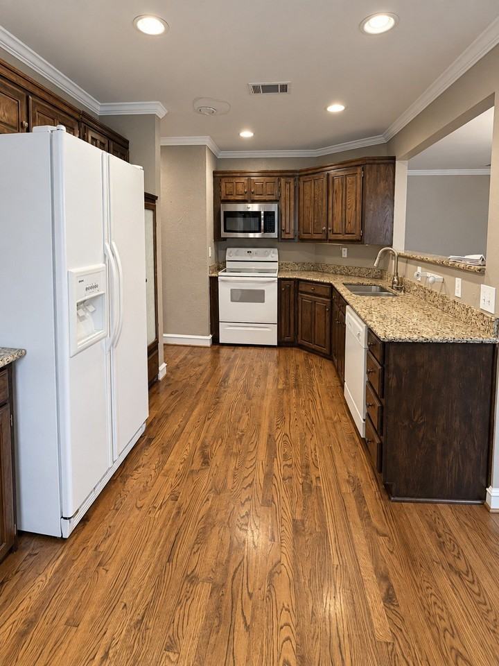 4916 Canberra Ln - Photo 6 of 19