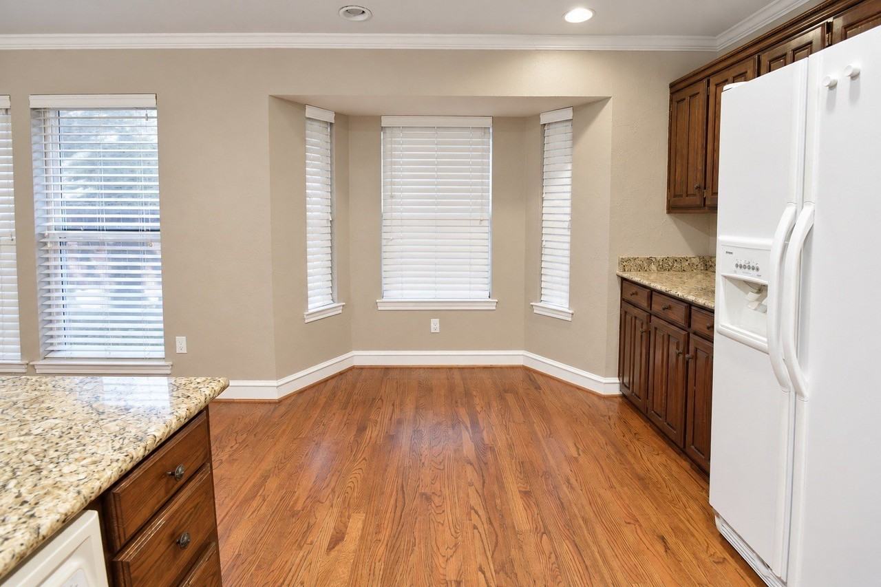 4916 Canberra Ln - Photo 7 of 19