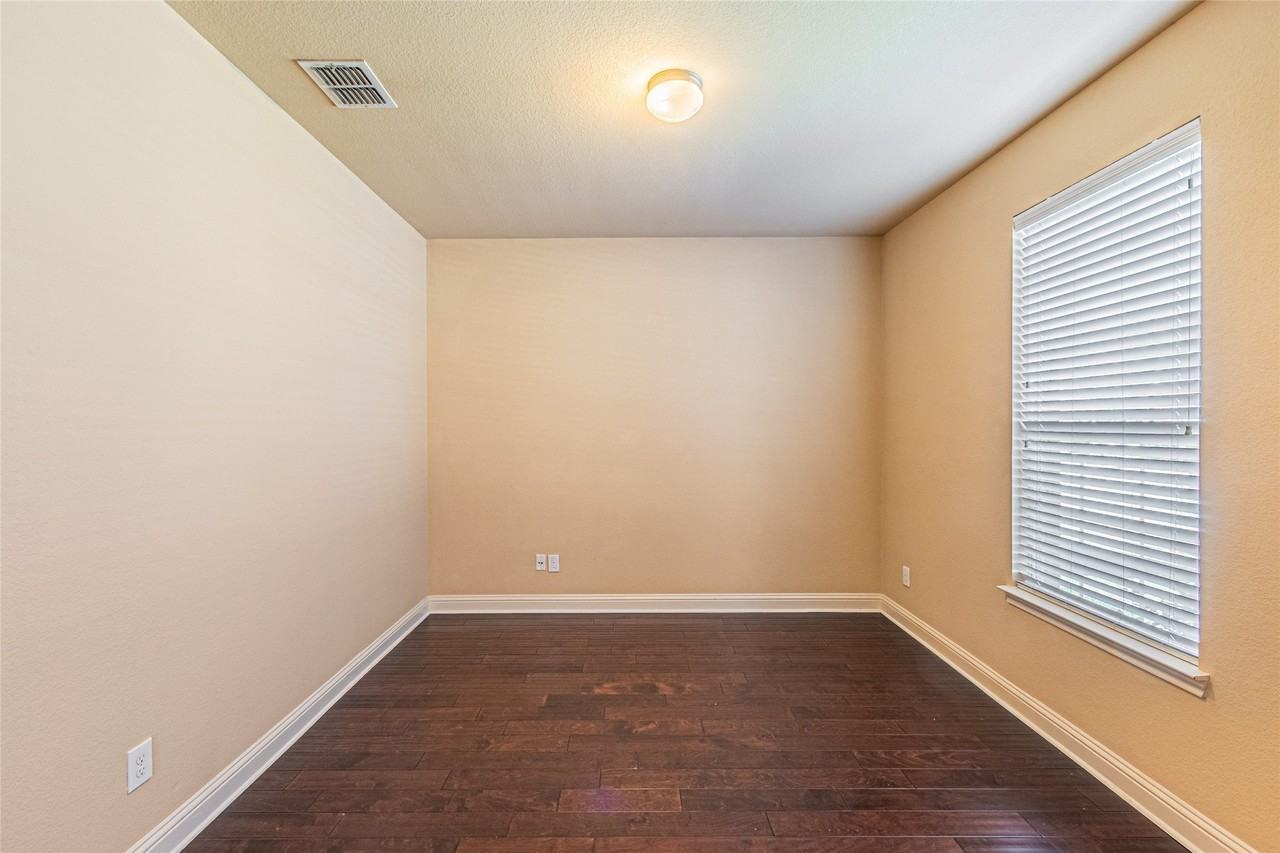 10611 Providence Dr - Photo 6 of 40