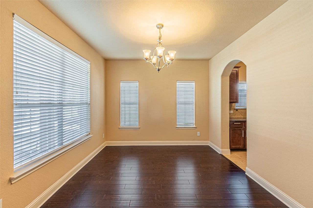 10611 Providence Dr - Photo 7 of 40
