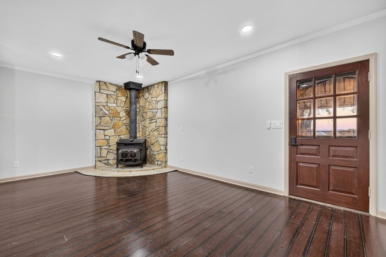 1095 County Road 407 - Photo 4 of 31