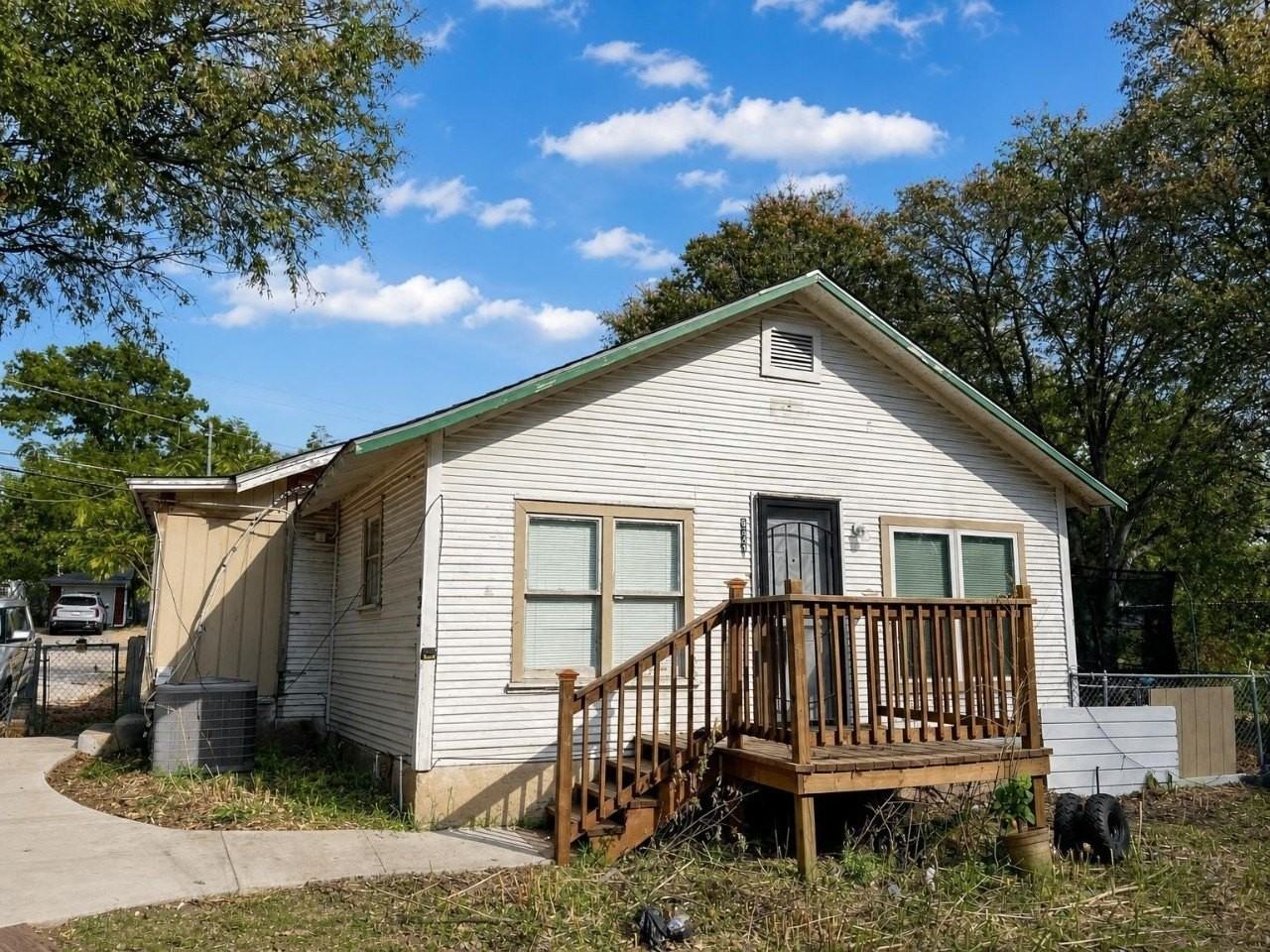 933 Gillham Rd #B - Photo 2 of 7