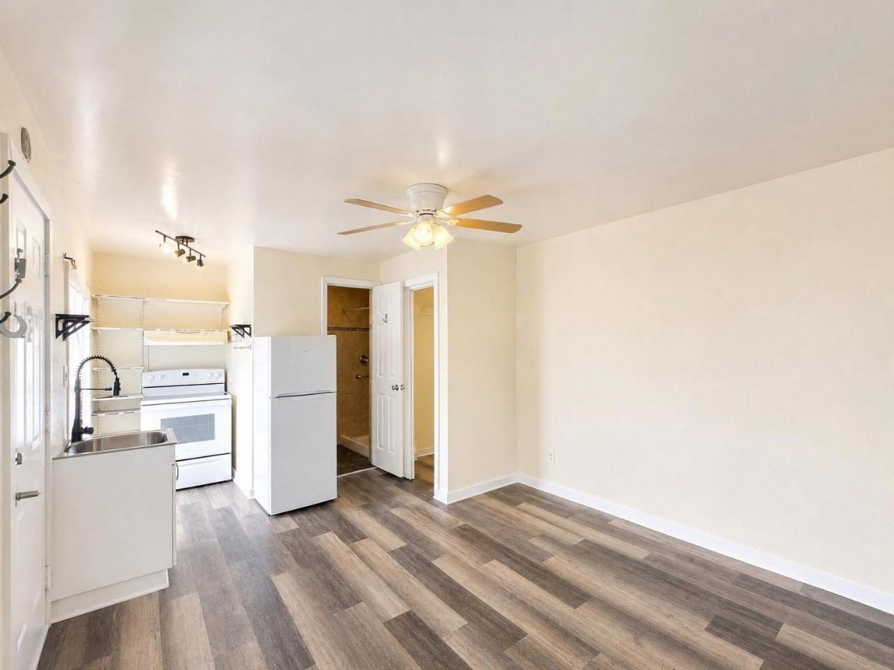 933 Gillham Rd #B - Photo 5 of 7