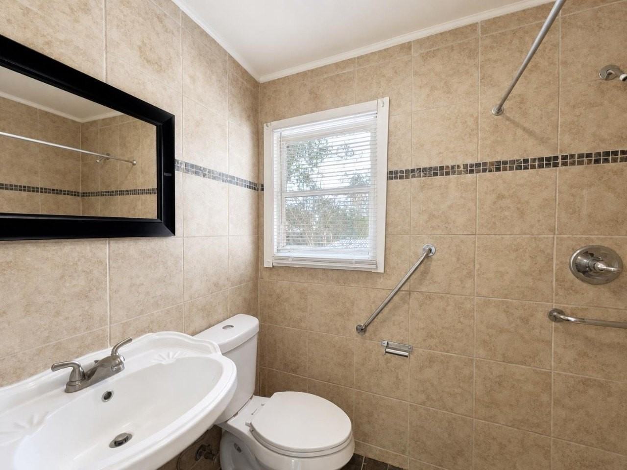 933 Gillham Rd #B - Photo 6 of 7