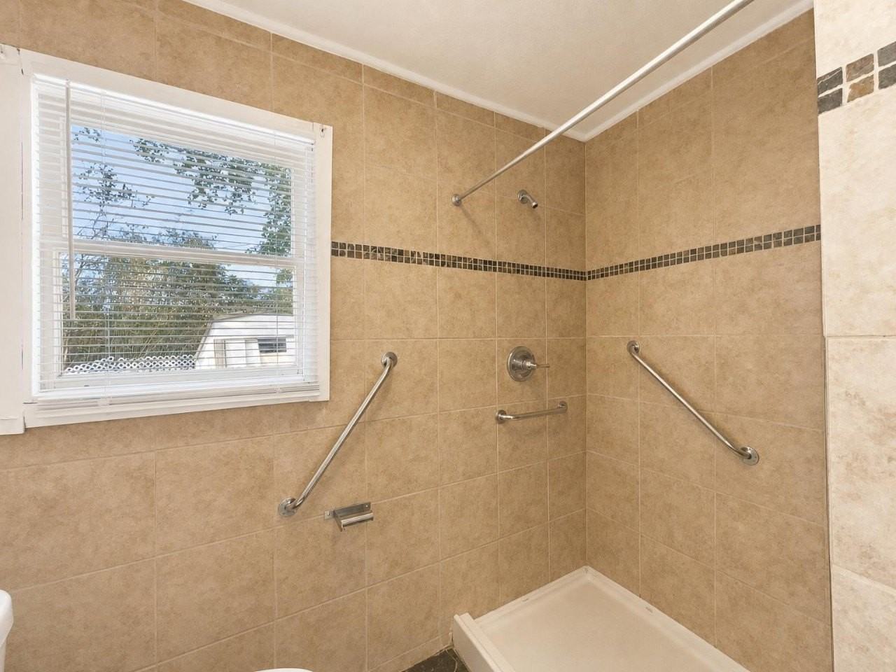933 Gillham Rd #B - Photo 7 of 7