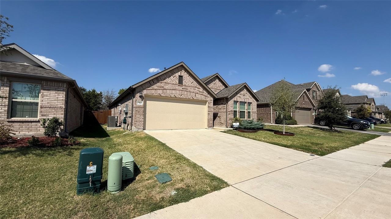704 Big Bend Pkwy - Photo 3 of 26