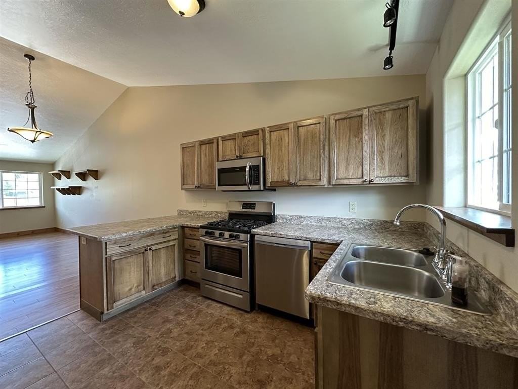 1632 Stella Ct - Photo 7 of 25