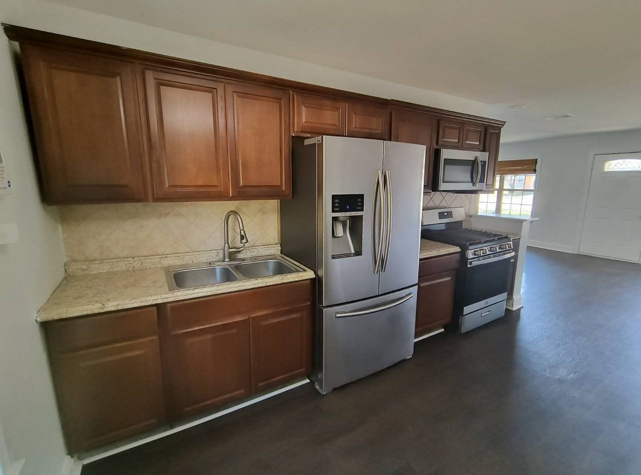 707 Sam Buffington St - Photo 2 of 31