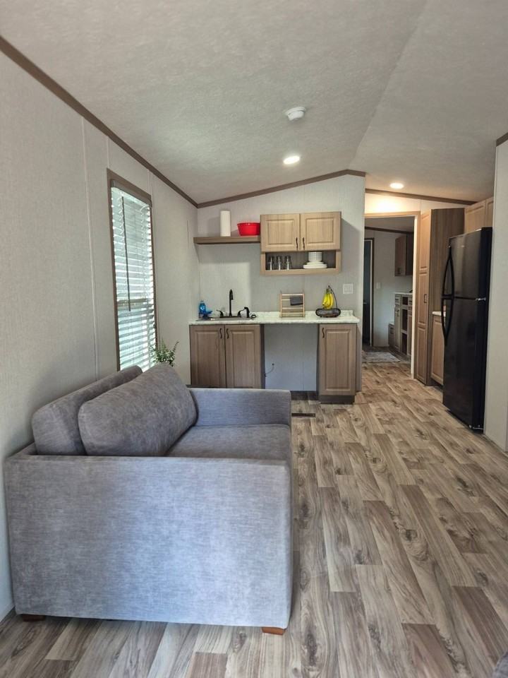 116 Florida Ln - Photo 2 of 14