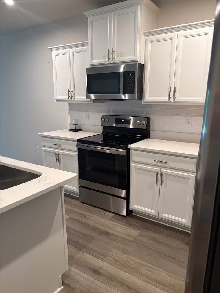 18079 Turning Leaf Cir - Photo 4 of 17
