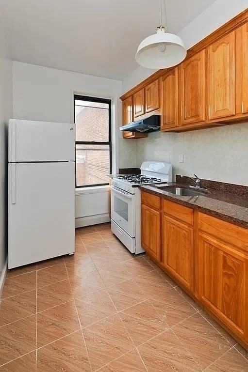 53 6th Ave - Photo 3 of 5
