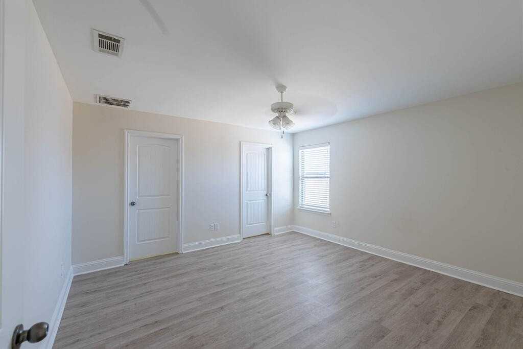 700 E 95th St - Photo 6 of 15