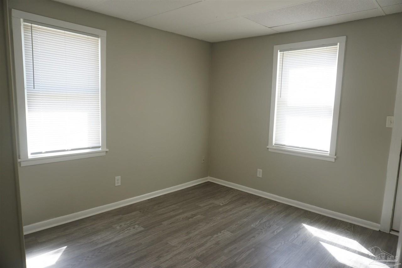 2709 N Davis Hwy - Photo 7 of 14