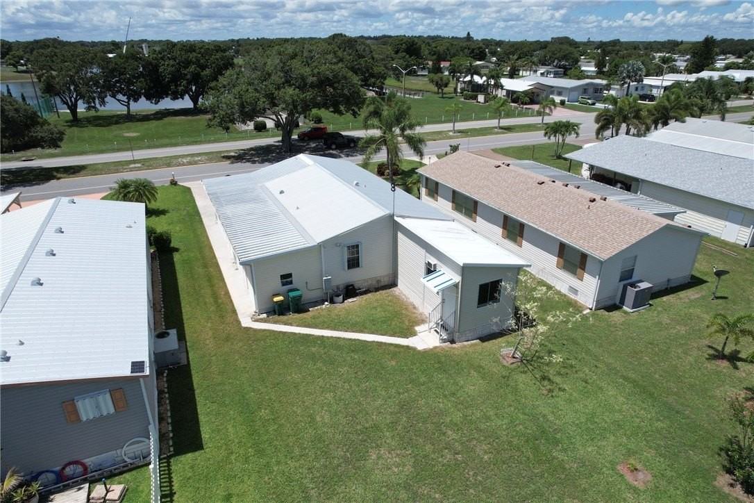 646 Barefoot Blvd - Photo 2 of 32