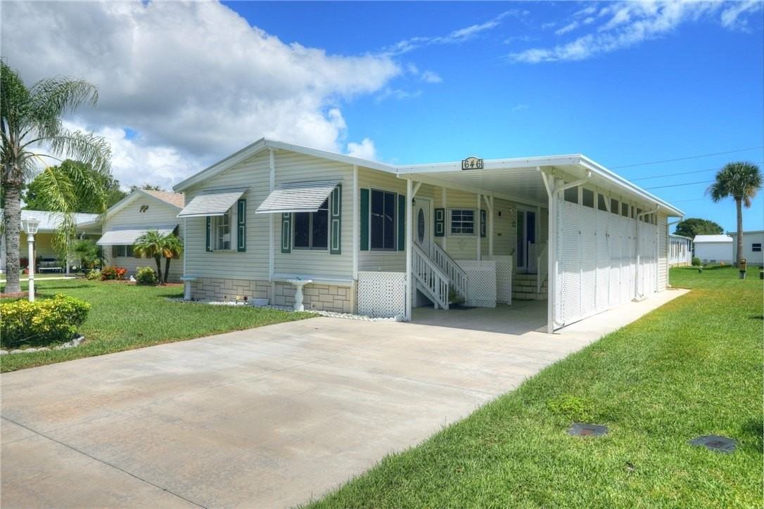 646 Barefoot Blvd - Photo 4 of 32