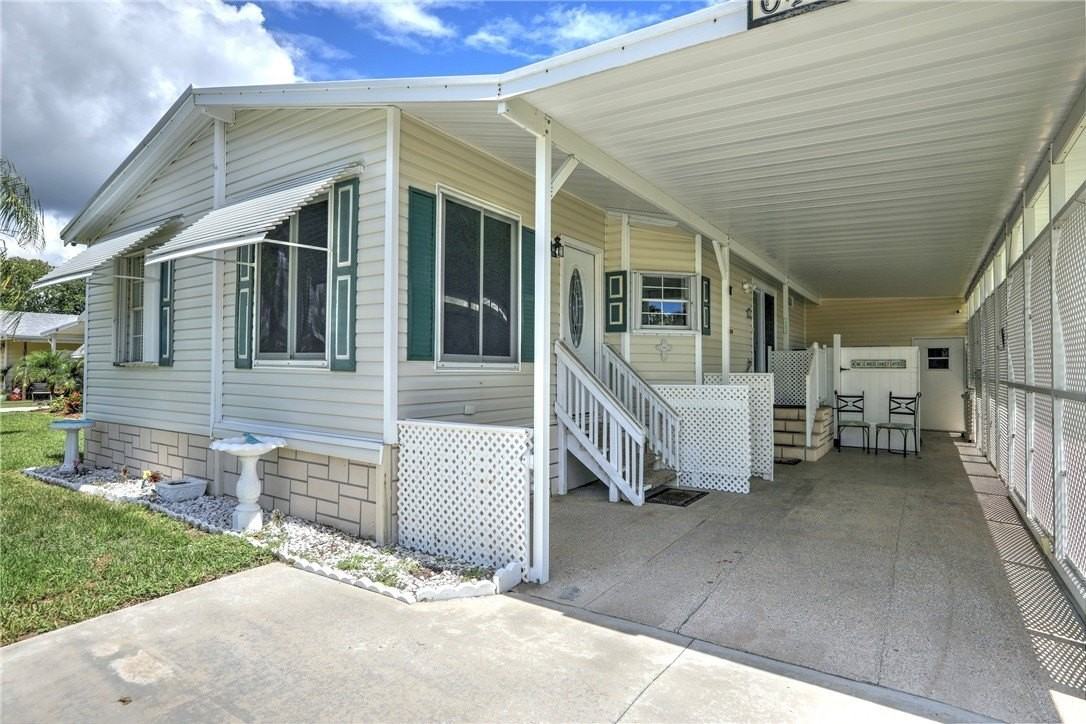 646 Barefoot Blvd - Photo 5 of 32