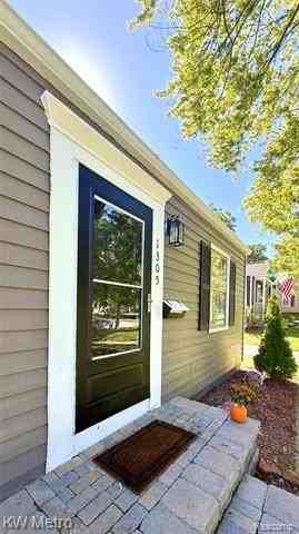 1305 Collegewood St - Photo 4 of 31
