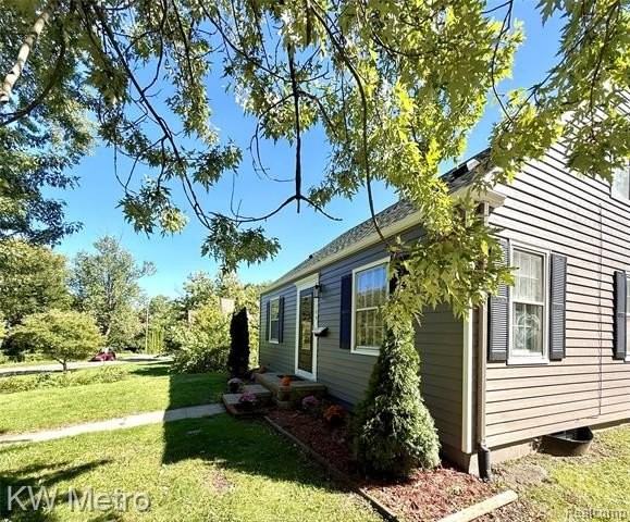 1305 Collegewood St - Photo 7 of 31
