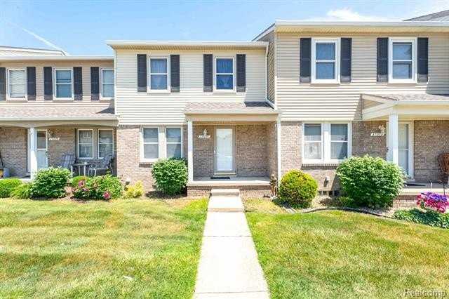 37074 Brynford Dr - Photo 2 of 43