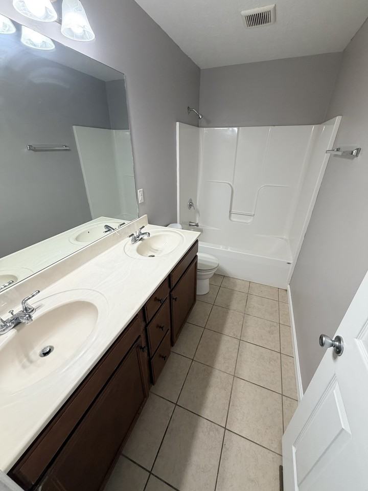 445 W Vine St #1 - Photo 7 of 11
