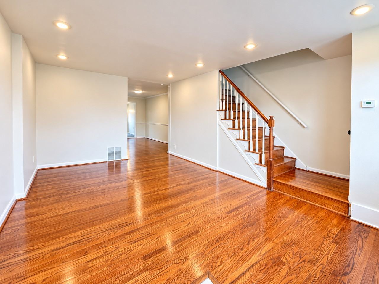 942 Taylor Dr - Photo 2 of 30