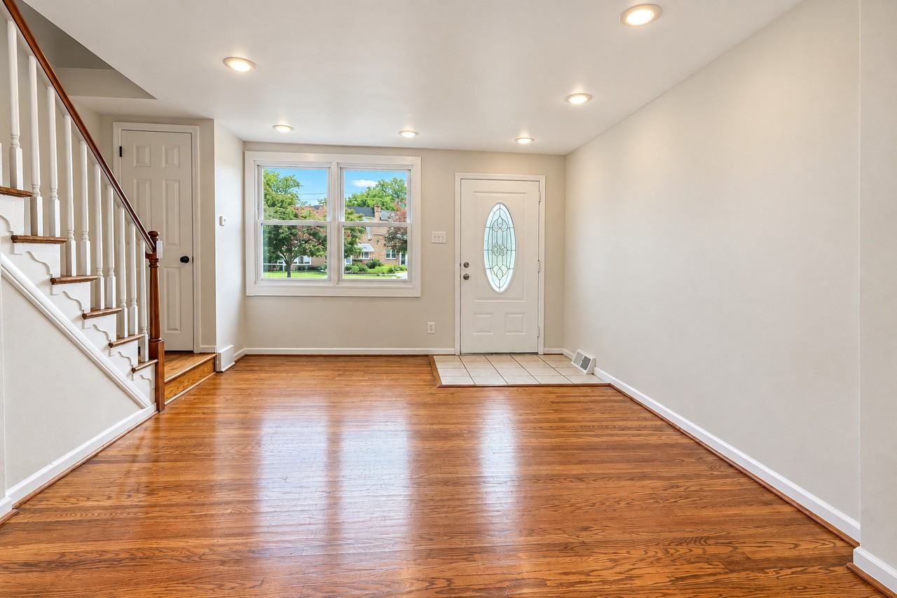 942 Taylor Dr - Photo 4 of 30