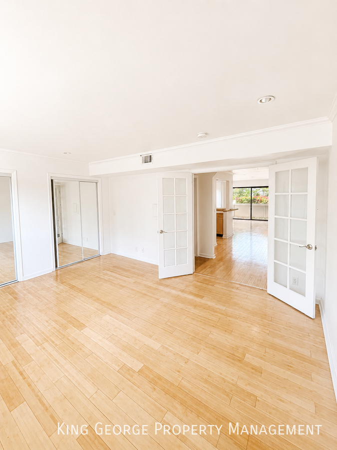7307 Haskell Ave #4 - Photo 5 of 12