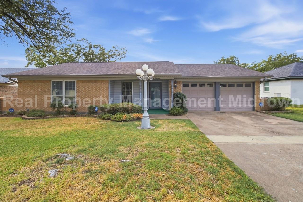 1914 Roosevelt Dr - Photo 2 of 36