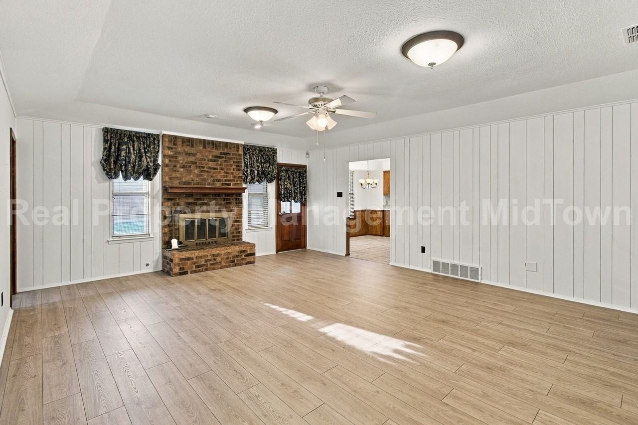 1914 Roosevelt Dr - Photo 5 of 36
