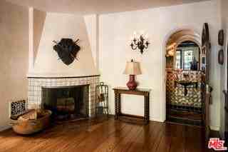 902 N Whittier Dr - Photo 5 of 6