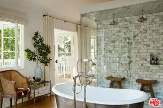 5800 Valley Oak Dr - Photo 4 of 7