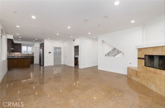 623 S Aviation Blvd #D - Photo 2 of 8