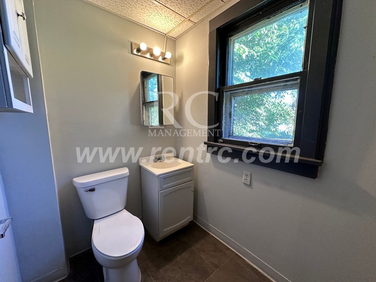 709 Sherman St - Photo 5 of 17