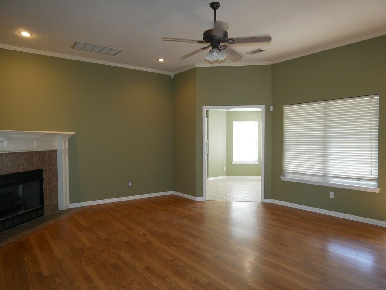 9700 E Pointe Dr - Photo 2 of 14