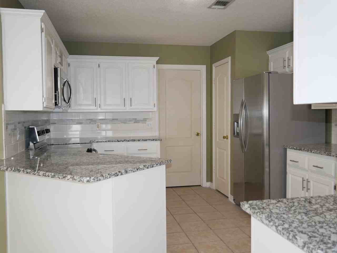 9700 E Pointe Dr - Photo 5 of 14