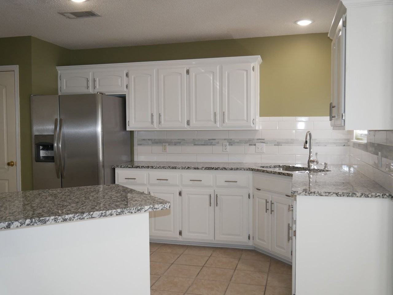 9700 E Pointe Dr - Photo 6 of 14