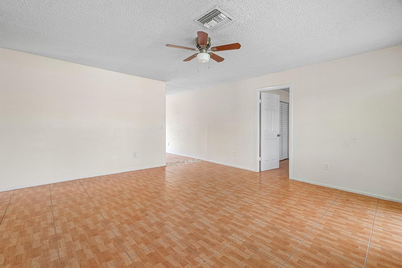 4766 Gulfstream Rd - Photo 5 of 24