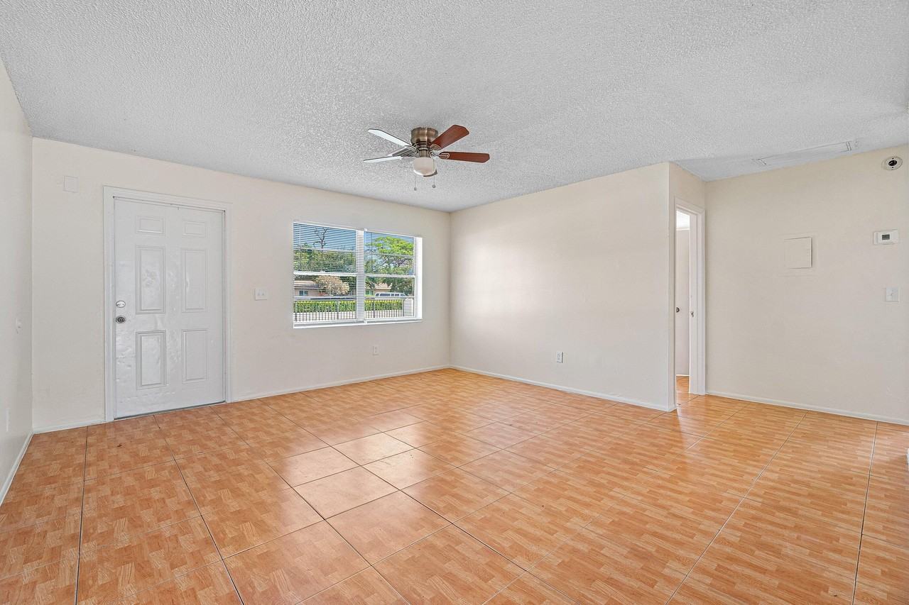 4766 Gulfstream Rd - Photo 6 of 24