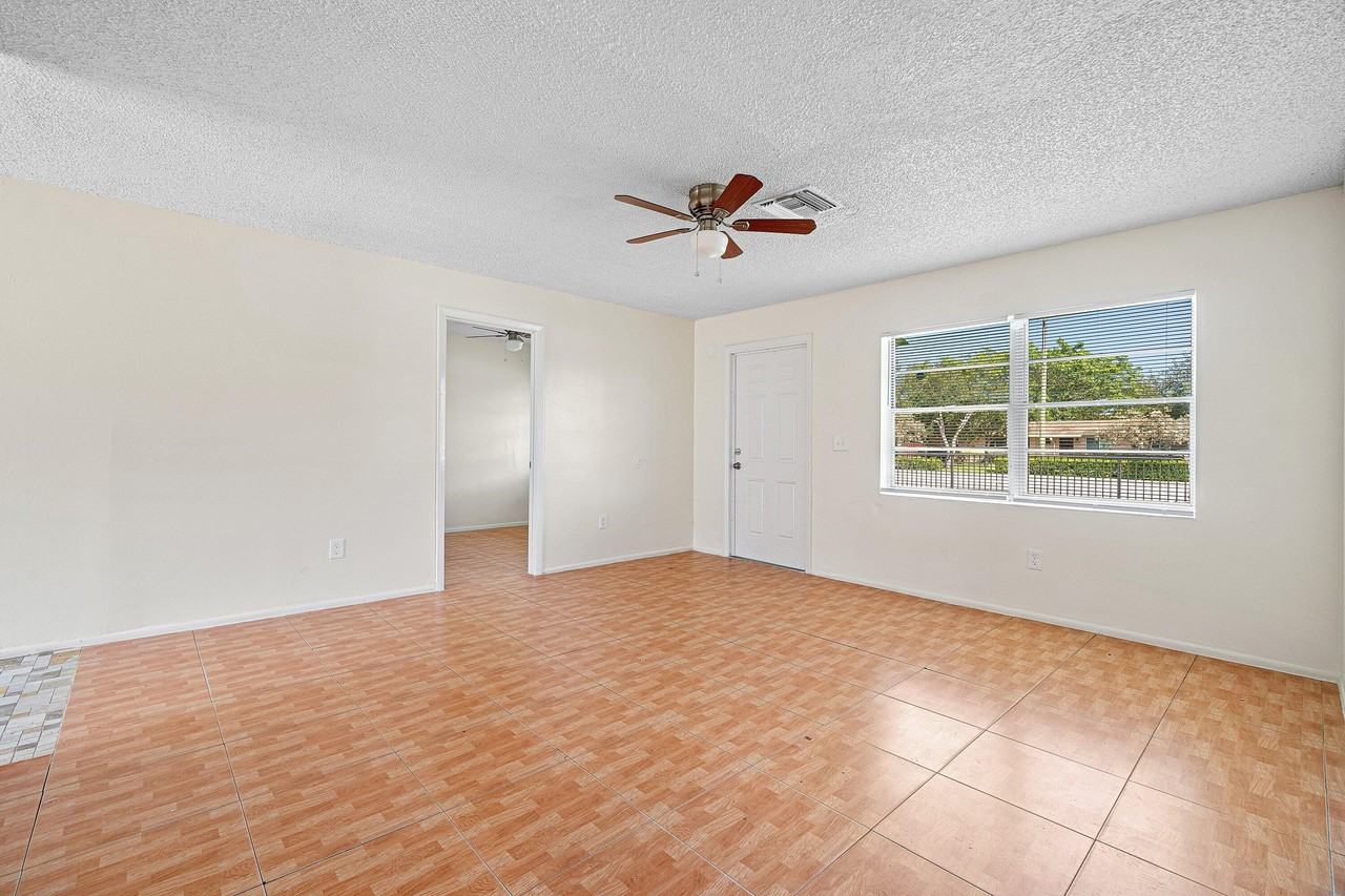 4766 Gulfstream Rd - Photo 7 of 24