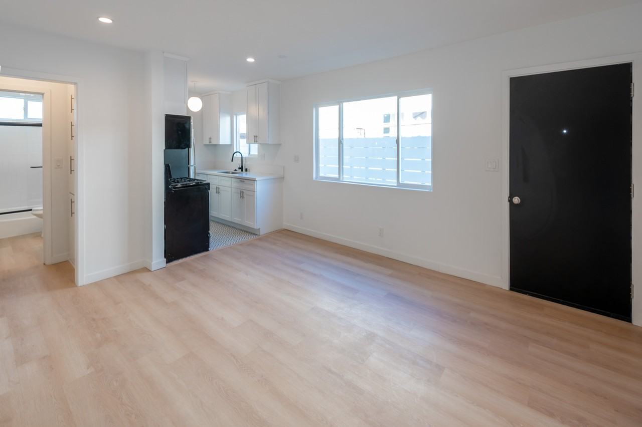 S Redondo Blvd - Photo 4 of 24