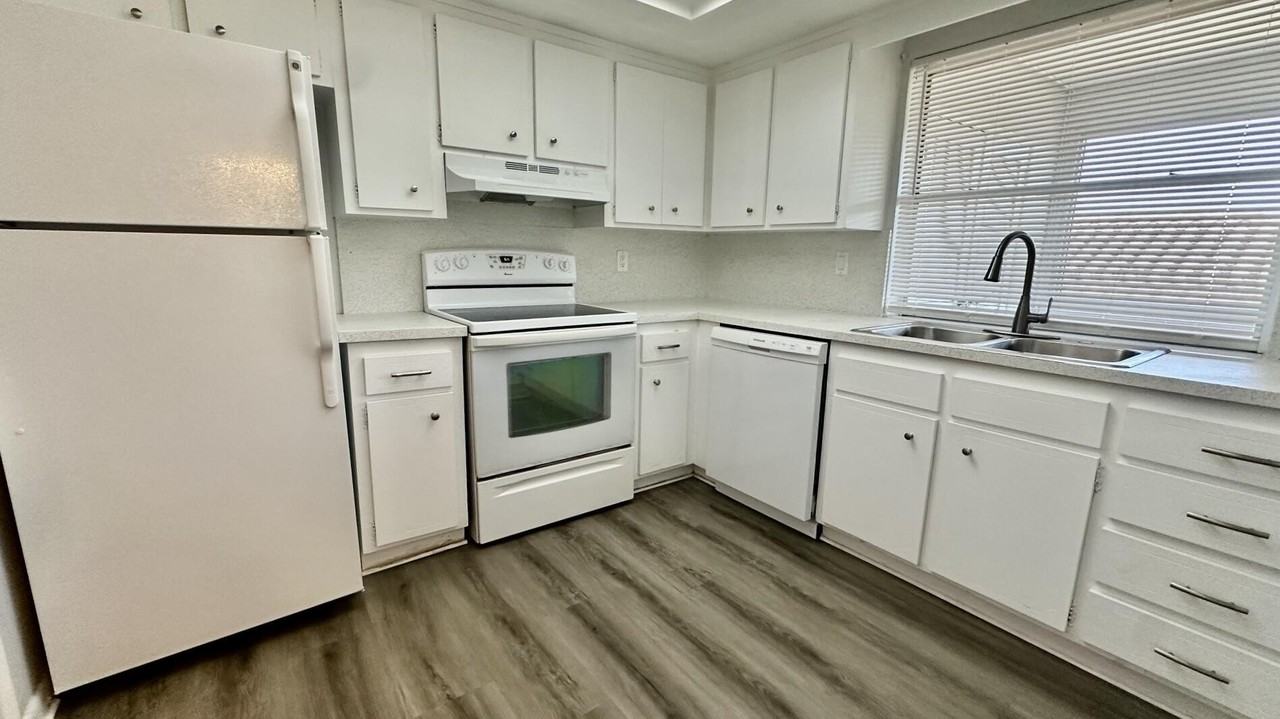 1900 Ne 29th St #2D - Photo 3 of 19