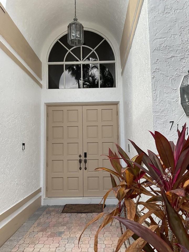 7111 Dubonnet Dr - Photo 3 of 50