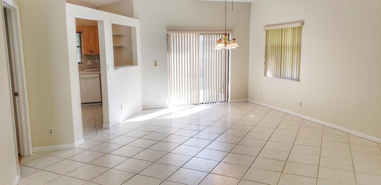 7 Whitehall Way - Photo 2 of 8