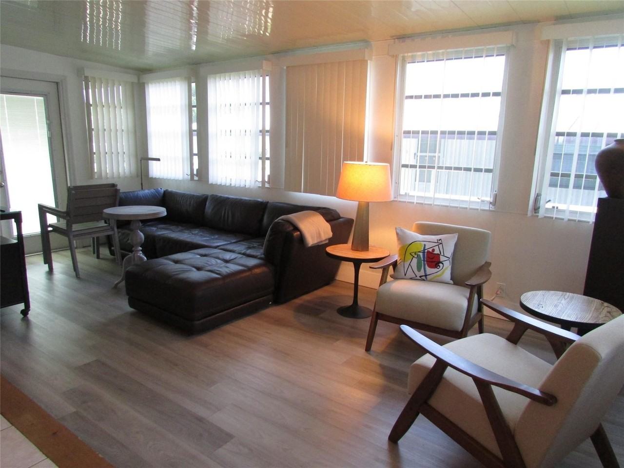 5249 Nw 4th Ter - Photo 6 of 38