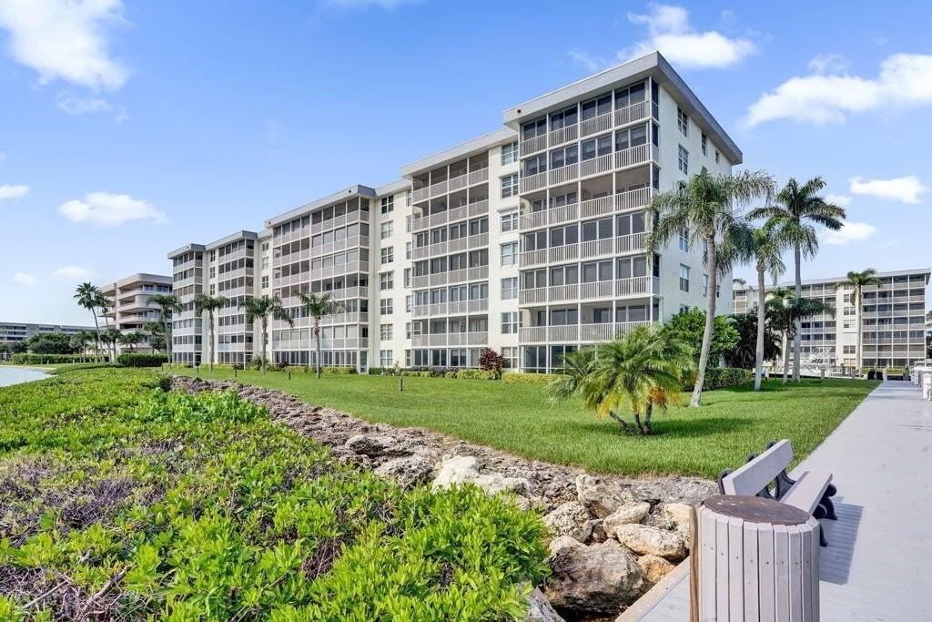 1 Harbourside Dr #2110 - Photo 5 of 34