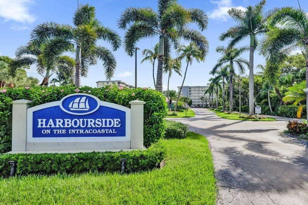 1 Harbourside Dr #2110 - Photo 6 of 34