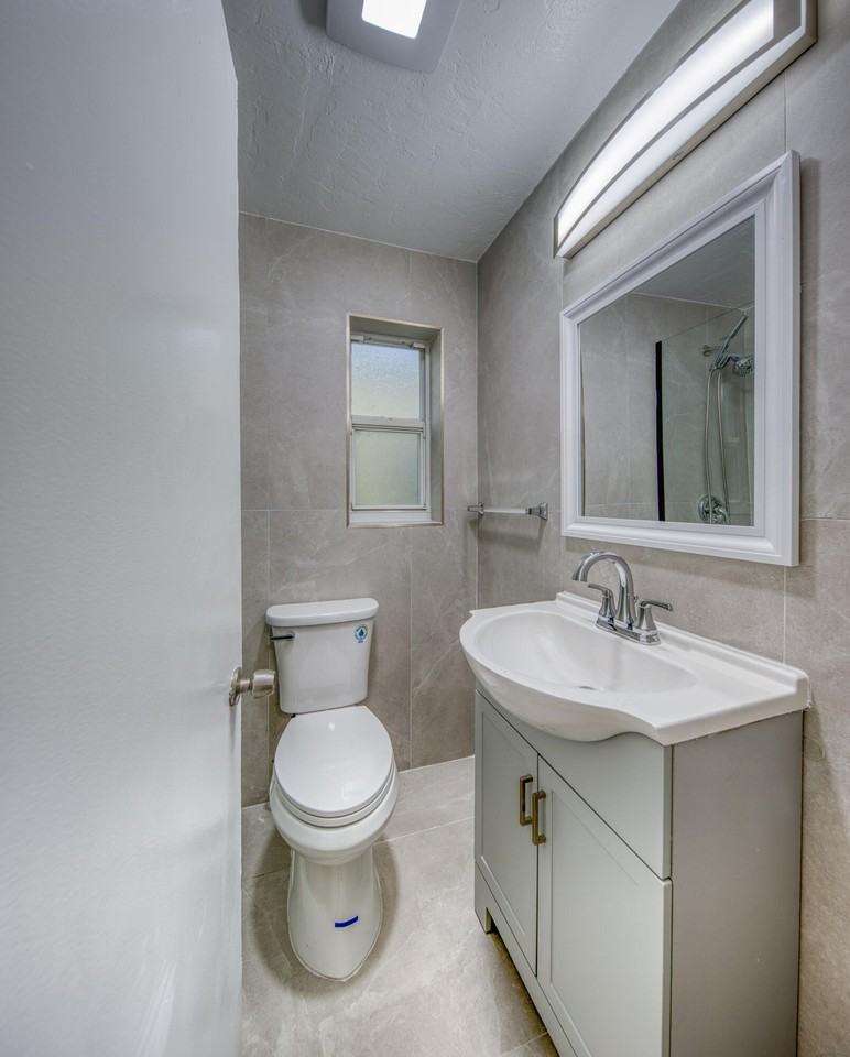 219 N E St #2 - Photo 6 of 9